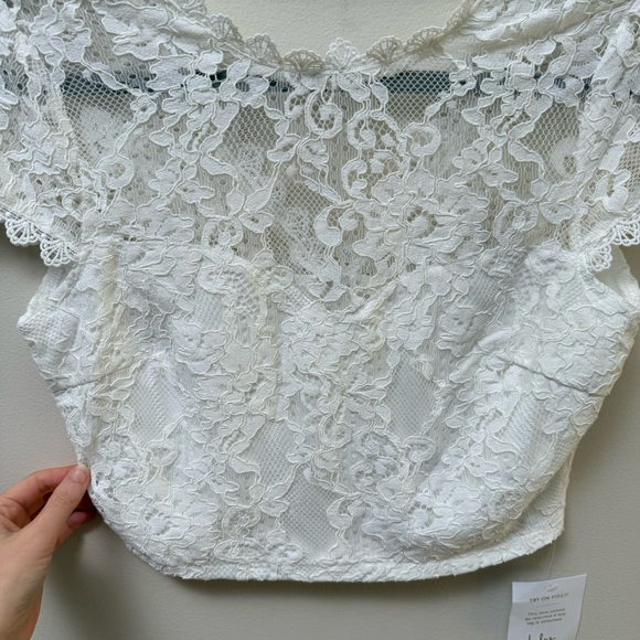 Lulu’s NWT Lace Top - Picture 2 of 10